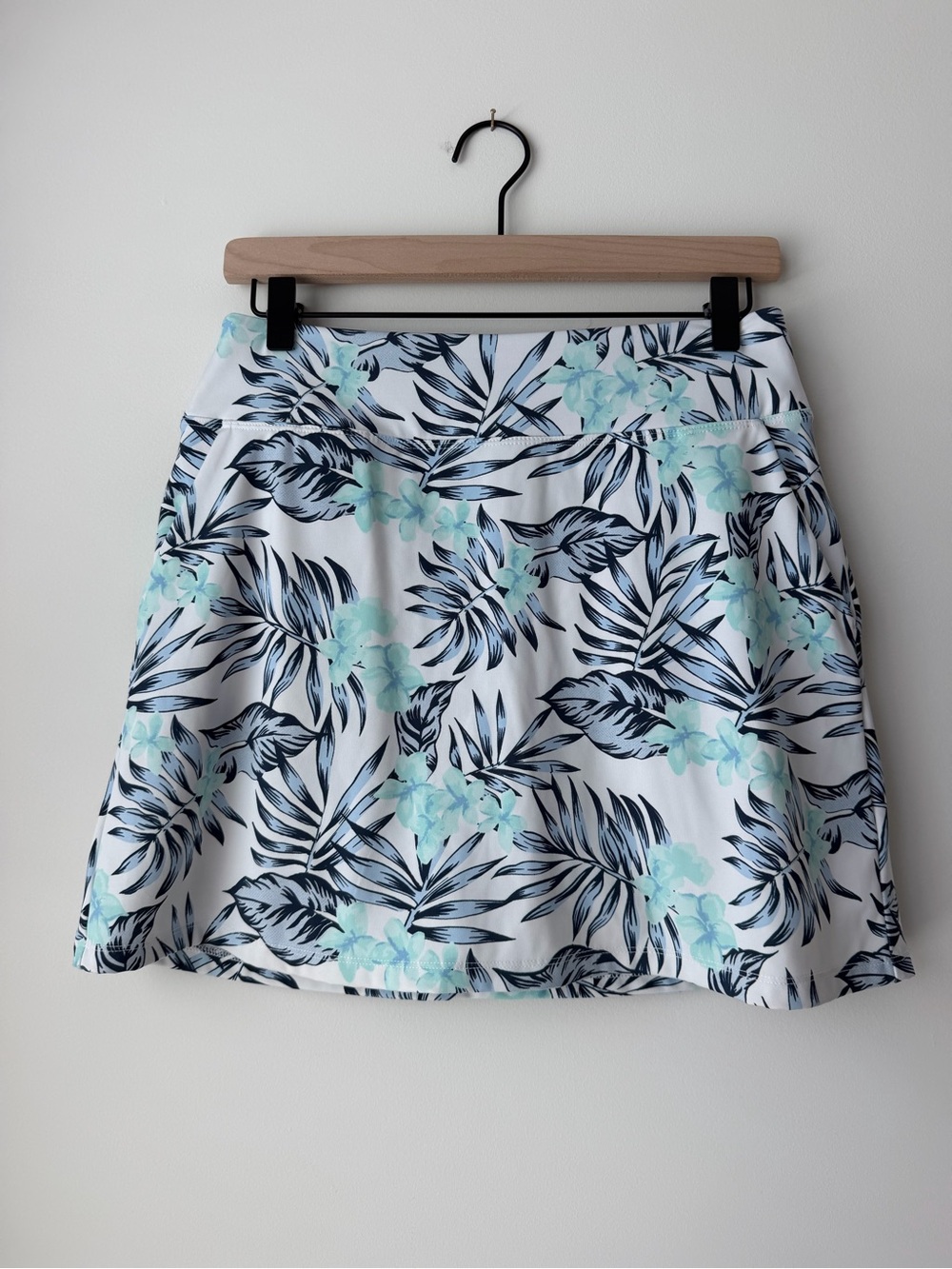 Tommy Bahama White Skort with Navy Leaf Print and Aqua Flowers